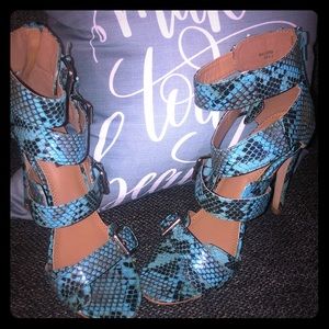 Izabella Rue, Buckle Sandal with zipper in back!